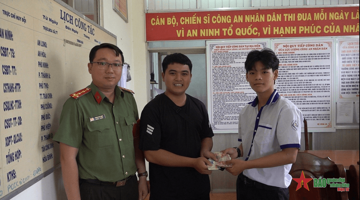 Học sinh Nguyễn Tấn Tài không tham của rơi