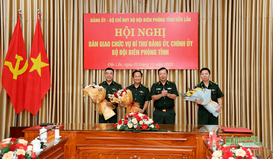 Bàn giao chức vụ Bí thư Đảng ủy, Chính ủy Bộ đội Biên phòng tỉnh Đắk Lắk