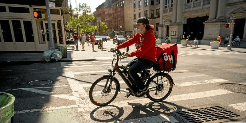 New York áp dụng mức lương tối thiểu đối với nhân viên giao đồ ăn