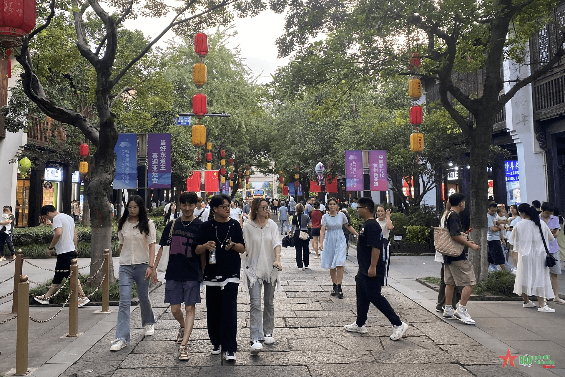 ASIAD 19: Đi giữa rừng người
