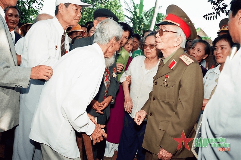 Đại tướng Võ Nguyên Giáp - Vị tướng của lòng dân