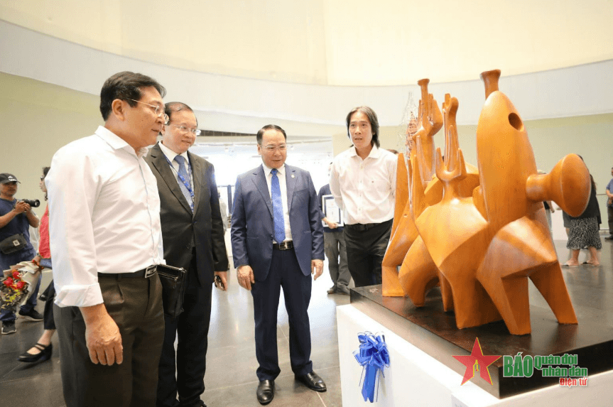 Điêu khắc Việt Nam đang phát triển mạnh mẽ