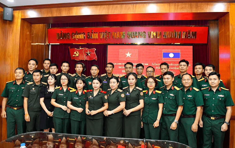 Bế mạc Lớp tập huấn về nghiệp vụ báo chí cho đoàn cán bộ Báo Quân đội nhân dân Lào