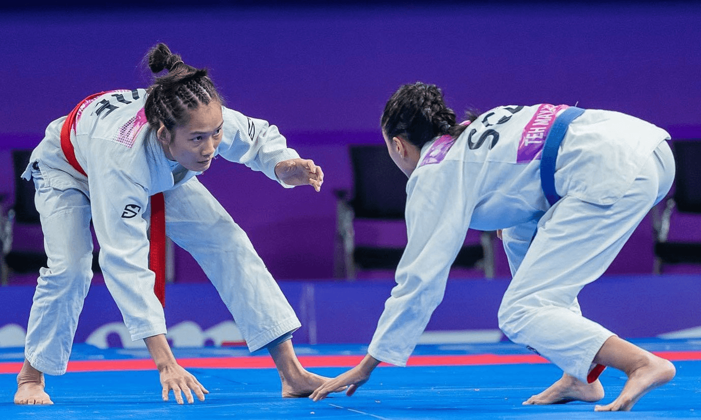 Võ sĩ Phùng Thị Huệ giành huy chương đồng Ju-jitsu tại ASIAD 19
