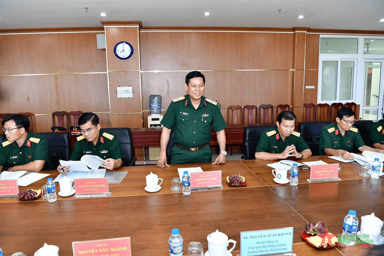 Quân khu 9: Thiếu tướng Quách Văn Nhỏ kiểm tra công tác giáo dục quốc phòng và an ninh tại Kiên Giang