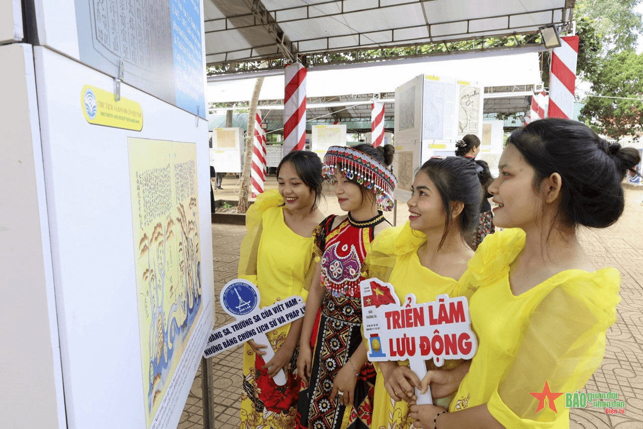 Tỉnh Đắk Lắk: Triển lãm “Hoàng Sa, Trường Sa của Việt Nam - Những bằng chứng lịch sử và pháp lý”