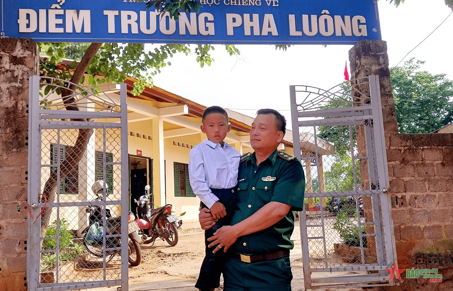 Câu chuyện tình người dưới chân núi Pha Luông