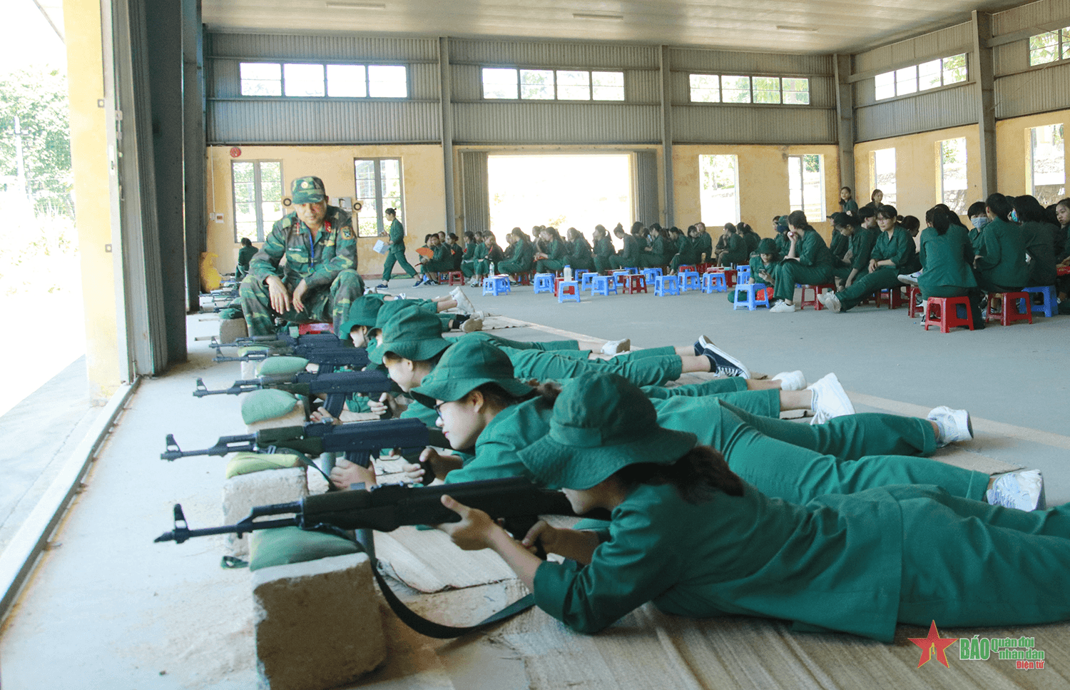 Nơi sinh viên là chiến sĩ