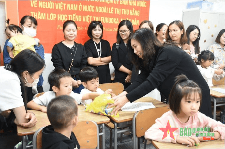 Thứ trưởng Bộ Ngoại giao Lê Thị Thu Hằng thăm cộng đồng người Việt Nam tại khu vực Kyushu