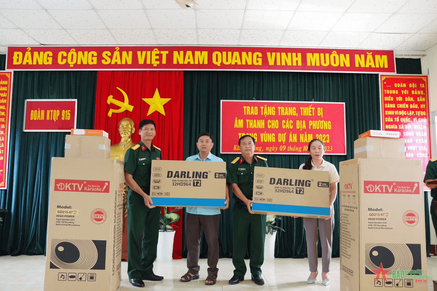 Hỗ trợ thiết bị nghe nhìn cho đồng bào dân tộc thiểu số và miền núi