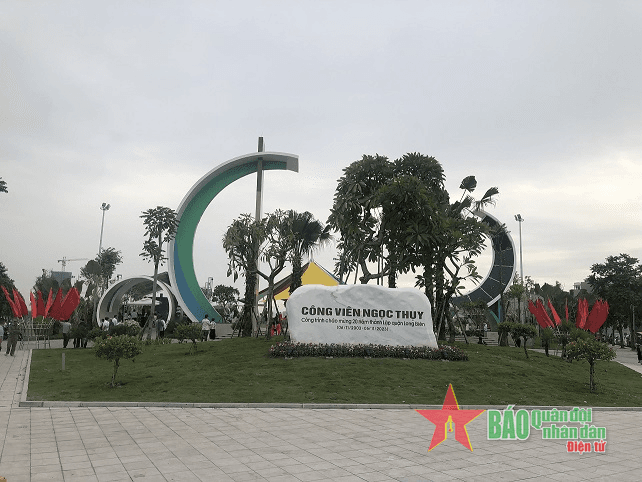 Quận Long Biên gắn biển công trình công viên Ngọc Thụy