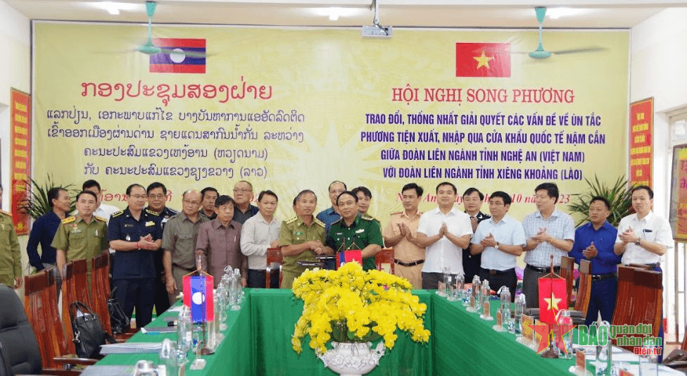 Thống nhất giải quyết ùn tắc phương tiện tại Cửa khẩu quốc tế Nậm Cắn