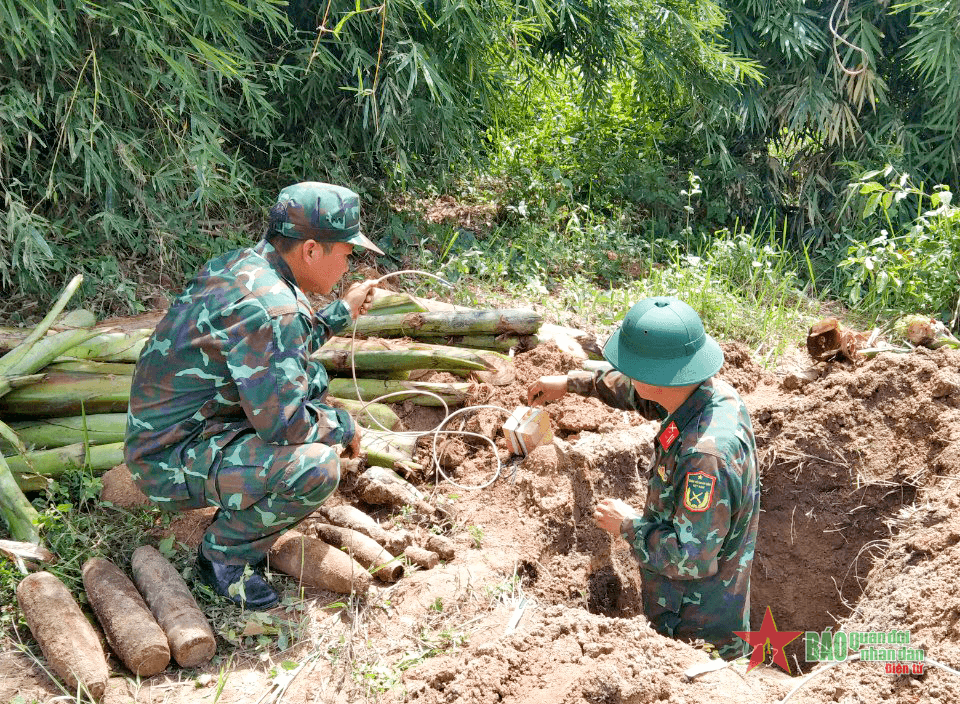 Ban chỉ huy quân sự huyện Đắk Mil tiêu hủy thành công nhiều đạn, vật liệu nổ