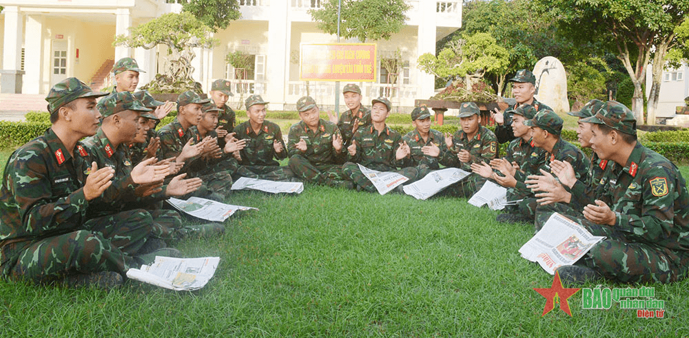Diễn đàn “đầu bờ” trên bãi tập