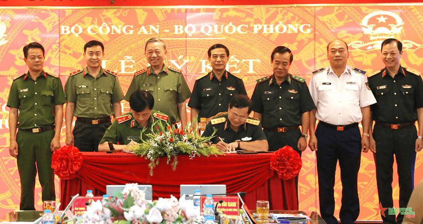 Ký kết kế hoạch phối hợp triển khai Đề án 06 giữa Bộ Quốc phòng và Bộ Công an