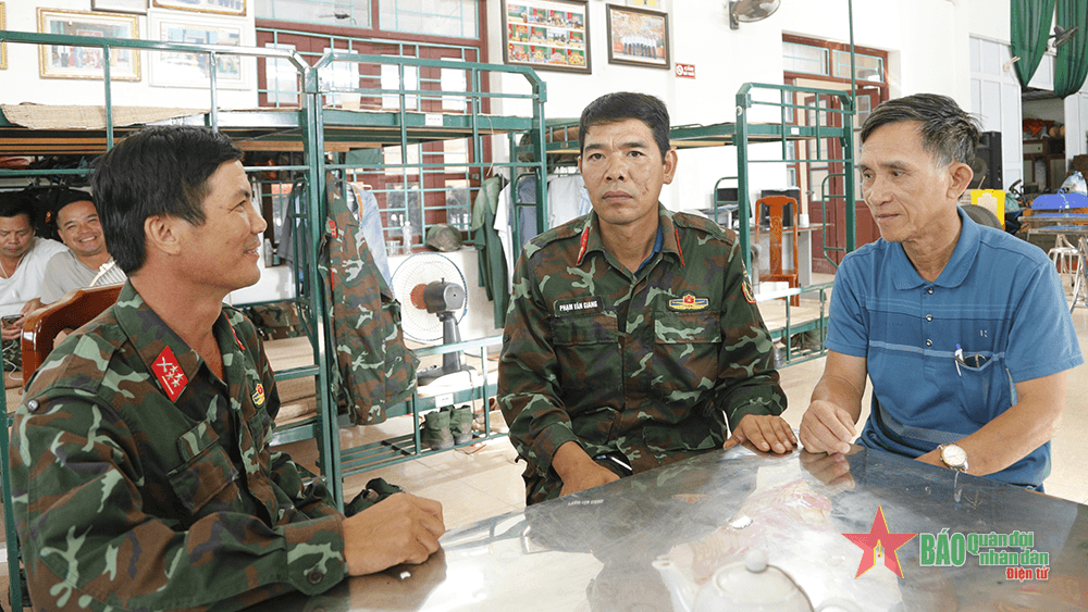 Thiếu tá Phạm Văn Giang kịp thời cứu cháu bé bị đuối nước