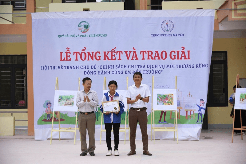Học sinh tỉnh Điện Biên vẽ tranh bảo vệ rừng