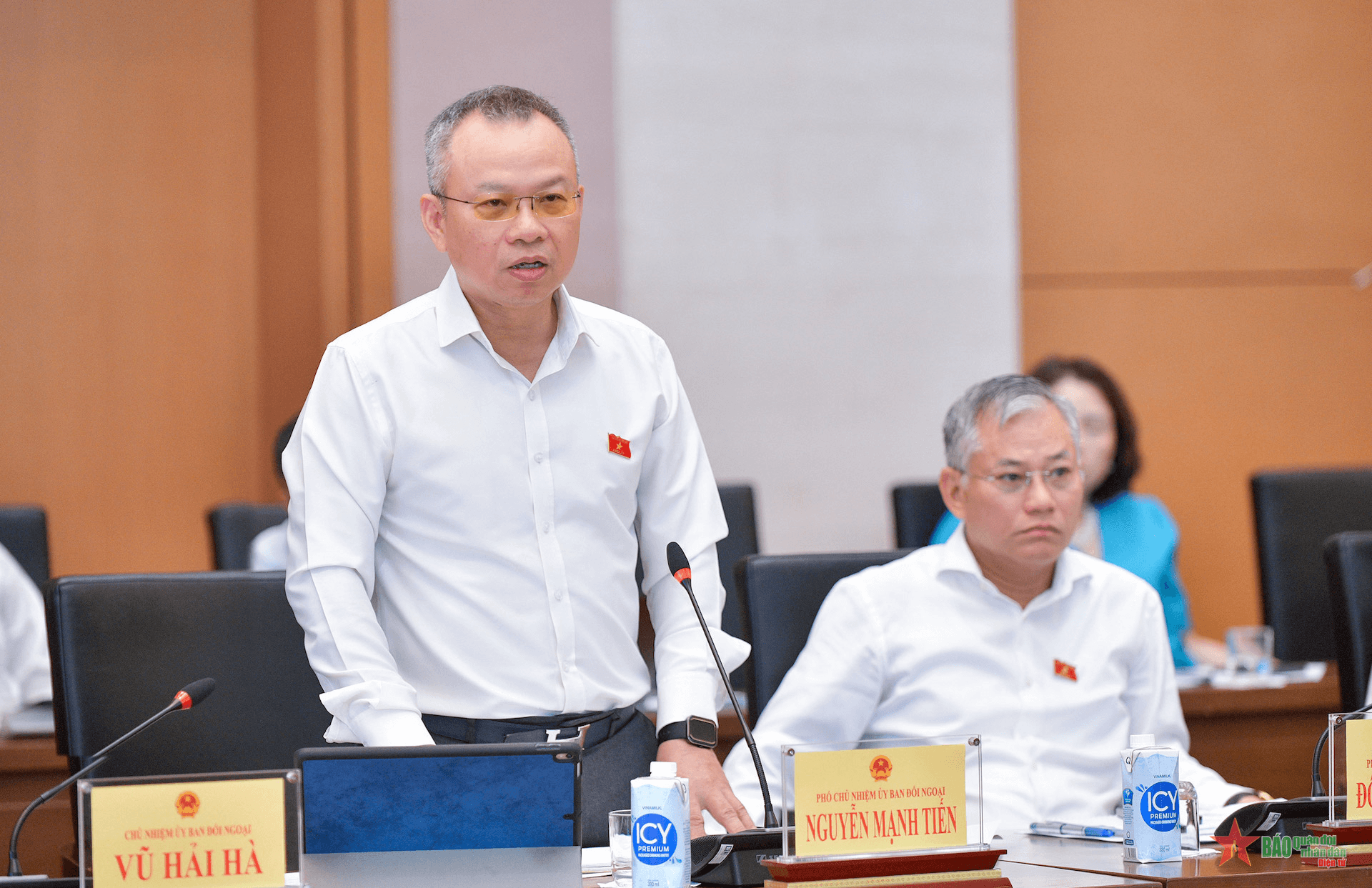 Đề nghị nâng chế độ đãi ngộ với cán bộ tại cơ quan đại diện Việt Nam ở nước ngoài