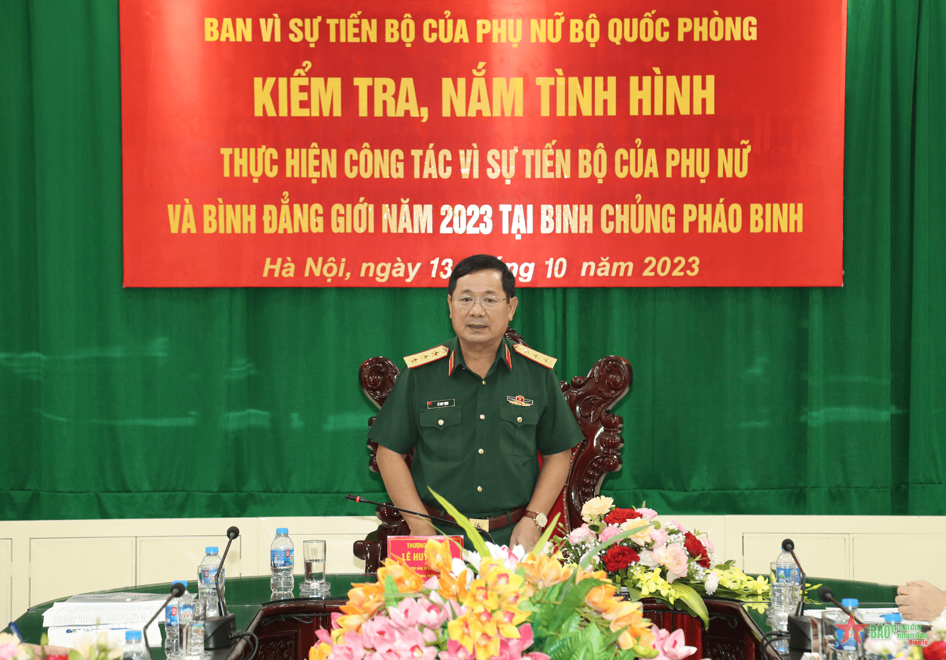 Thượng tướng Lê Huy Vịnh kiểm tra tình hình thực hiện công tác Vì sự tiến bộ của phụ nữ tại Binh chủng Pháo binh

​