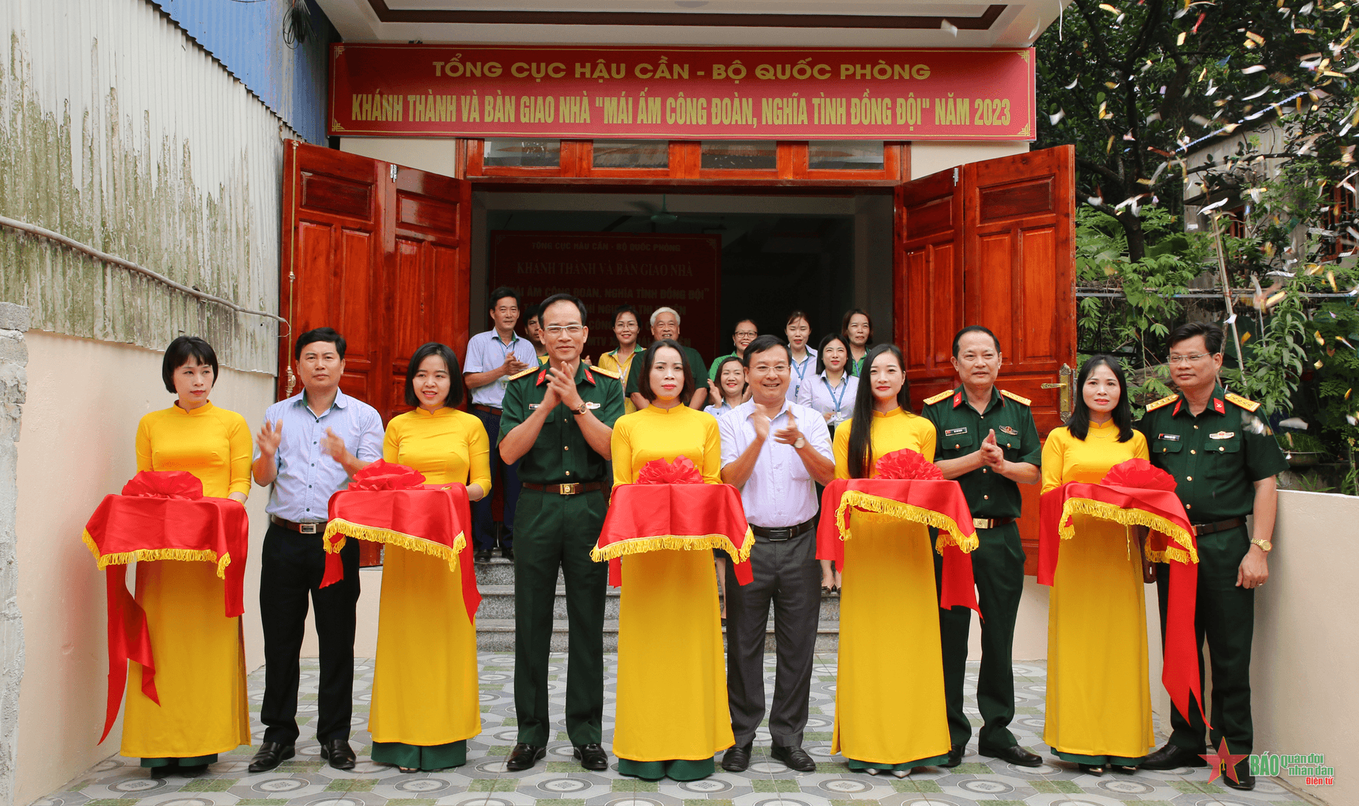 Trao nhà “Mái ấm Công đoàn, nghĩa tình đồng đội” tặng đoàn viên có hoàn cảnh khó khăn