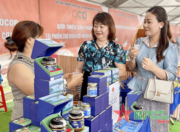 Gia Lai: Hơn 60 gian hàng tại phiên chợ biên giới huyện Đức Cơ