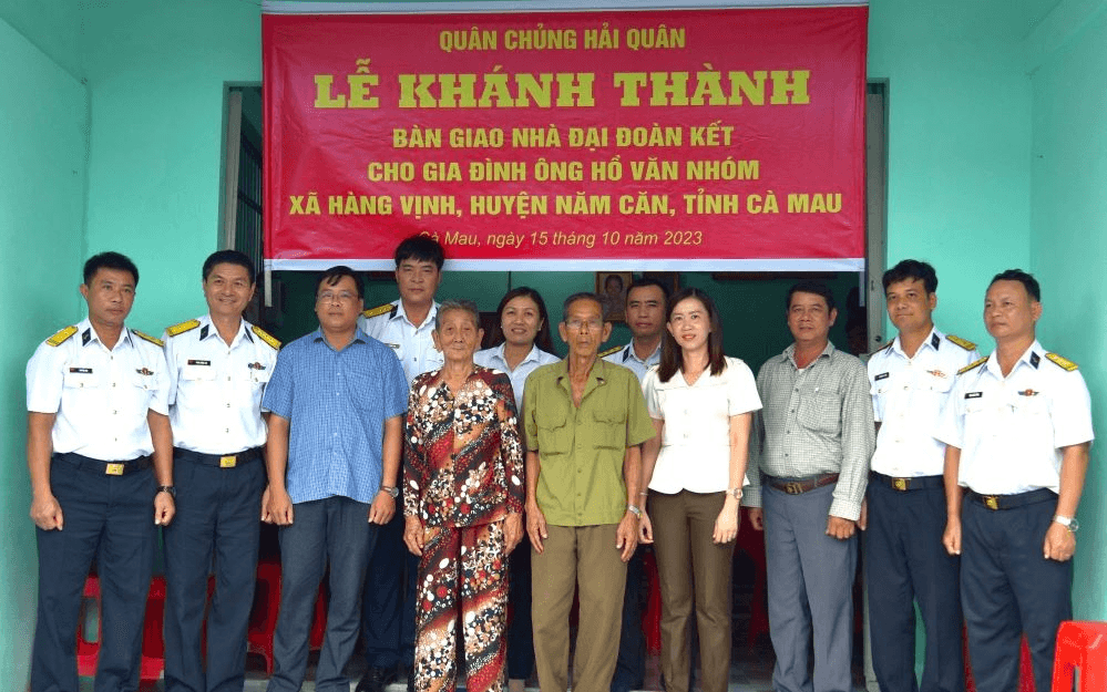 Bộ tư lệnh Vùng 5 Hải quân bàn giao “Nhà đại đoàn kết” tại tỉnh Cà Mau
