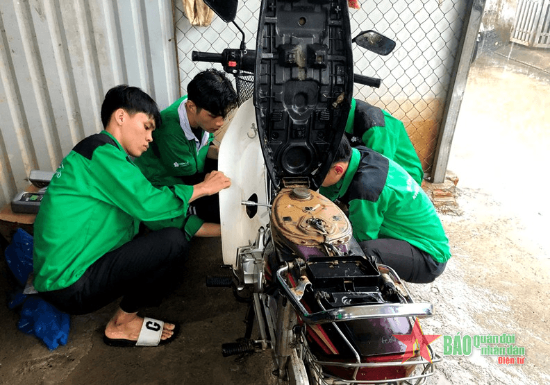 Đà Nẵng: Lũ đi qua...tình người ở lại