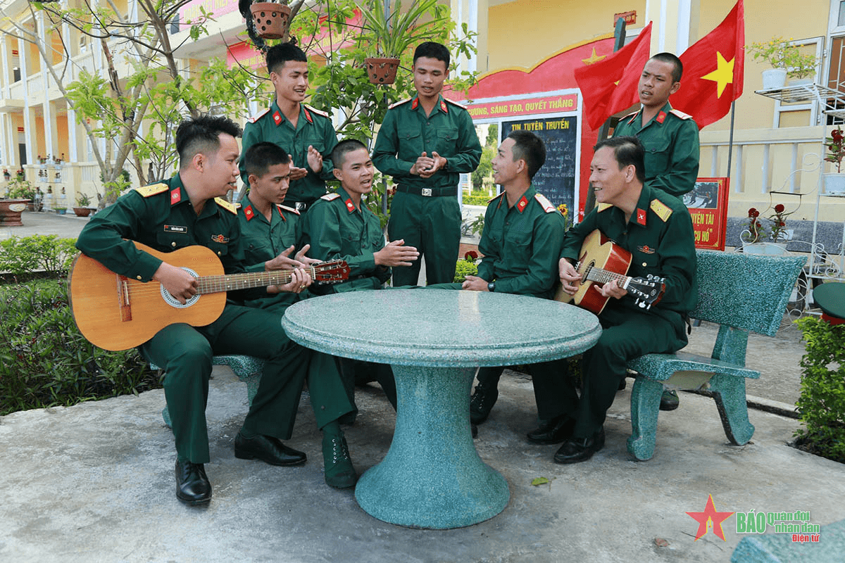 Gương mẫu là trách nhiệm của người chỉ huy