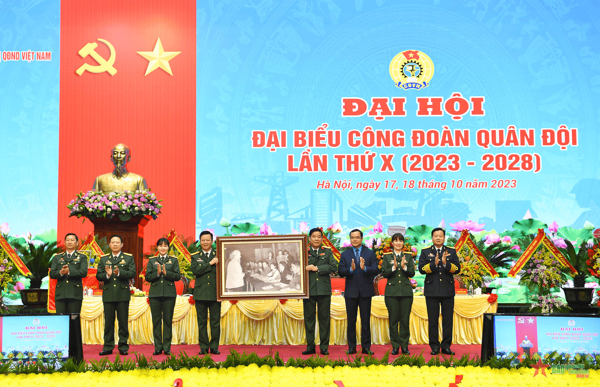 Cán bộ công đoàn quân đội phải bản lĩnh, trí tuệ, tinh thông công việc, sâu sát cơ sở, hoàn thành xuất sắc nhiệm vụ được giao (*)

​