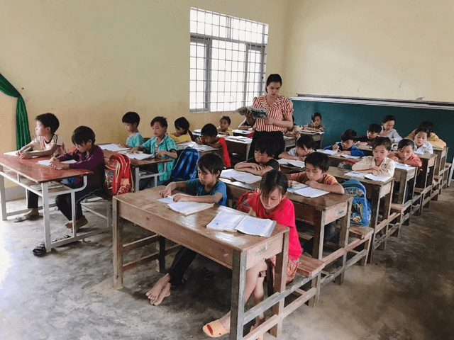 Hỏi-Đáp pháp luật: Đổi mới hoạt động, củng cố phát triển các trường học có học sinh ở bán trú và xóa mù chữ cho đồng bào