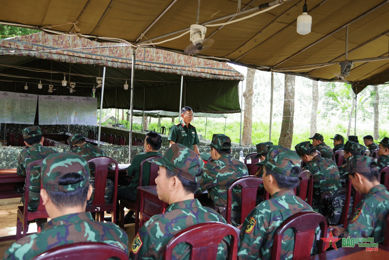 Sư đoàn 8 (Quân khu 9) hoàn thành diễn tập Chỉ huy - cơ quan 1 bên, 2 cấp trên bản đồ và thực địa