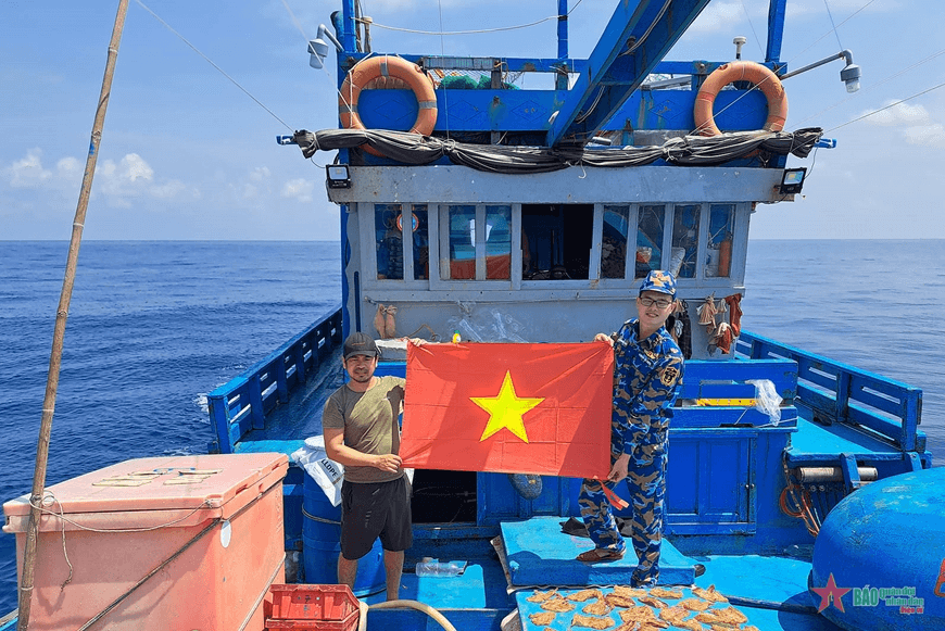 Tàu Trường Sa 04, Vùng 2 Hải quân kịp thời cấp cứu ngư dân bị nạn