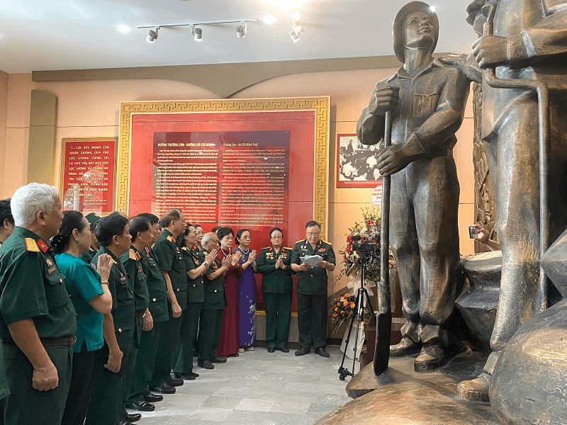 Gặp mặt nữ chiến sĩ Trường Sơn nhân ngày 20-10