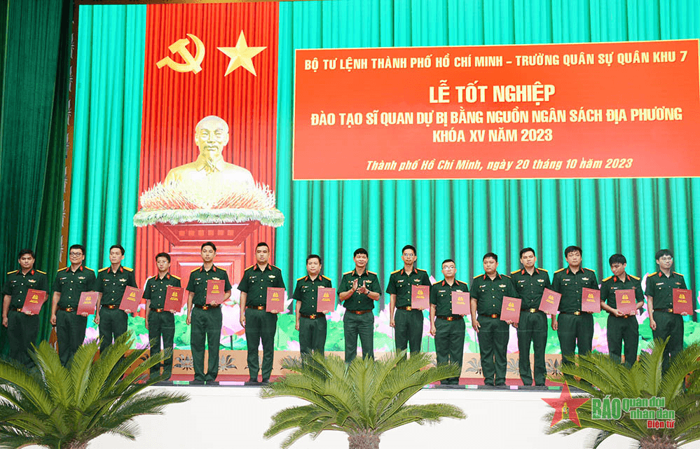 100 học viên tốt nghiệp đào tạo sĩ quan dự bị