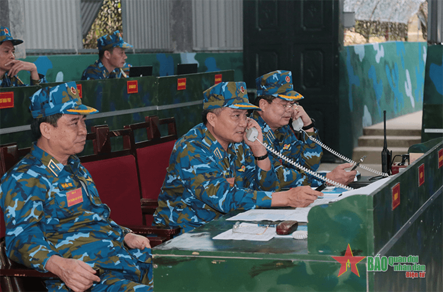 Bảo vệ Tổ quốc từ trên không trong điều kiện mới - Bài 2: Đồng bộ giữa con người và vũ khí, trang bị