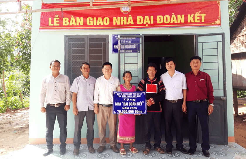 Gia Lai: Trao nhà "Đại đoàn kết" tặng hộ đồng bào dân tộc nghèo tại xã Đak Tơ Ver