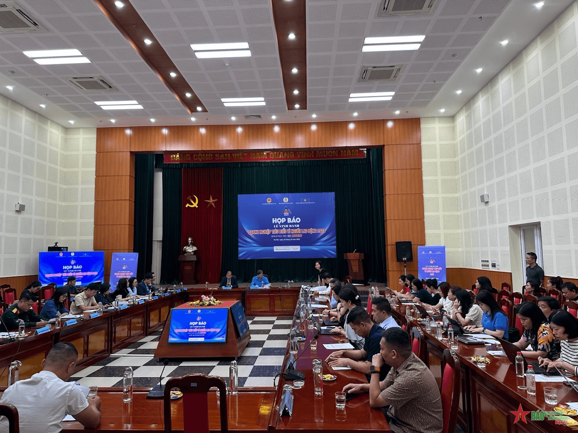 64 doanh nghiệp tiêu biểu vì người lao động được vinh danh