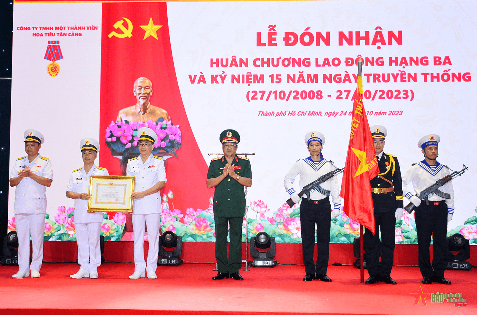 Công ty Hoa tiêu Tân Cảng đón nhận Huân chương Lao động hạng Ba