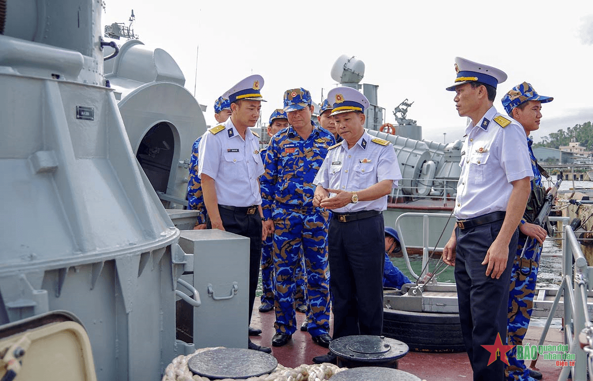 Luyện giỏi, rèn nghiêm, vững tin bám biển