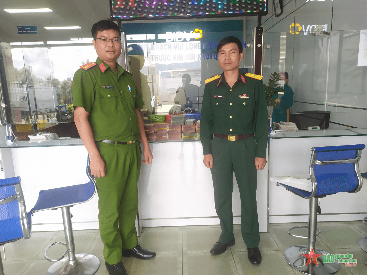Thượng úy quân đội Trần Trung Kiên trả lại hơn 1,5 tỷ đồng chuyển nhầm vào tài khoản