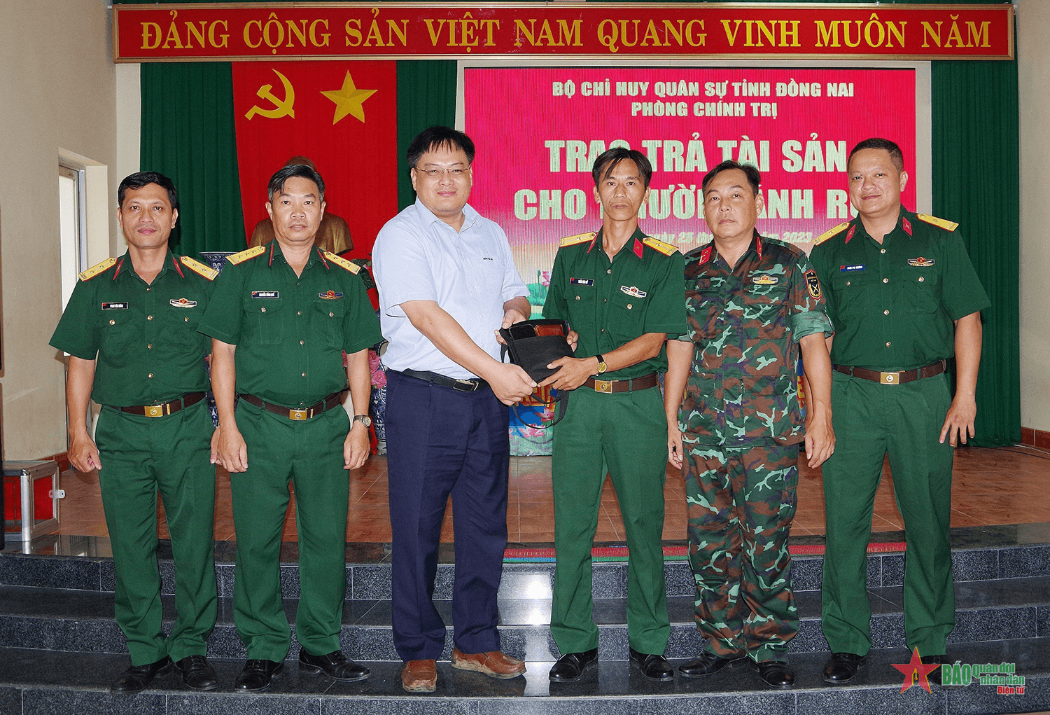 Bộ CHQS tỉnh Đồng Nai: Quân nhân trả lại tài sản cho người đánh rơi