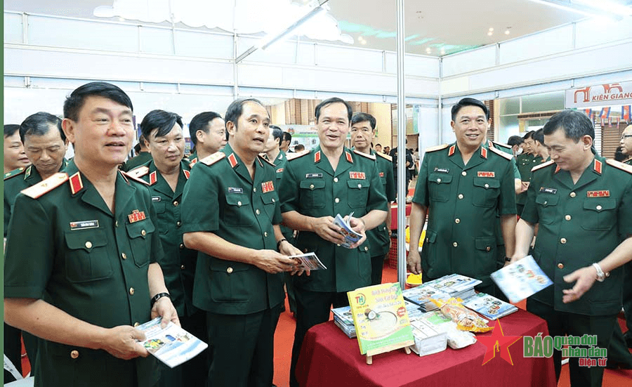 Khai mạc Hội chợ triển lãm sản phẩm kinh tế - quốc phòng Việt Nam - Campuchia 2023
