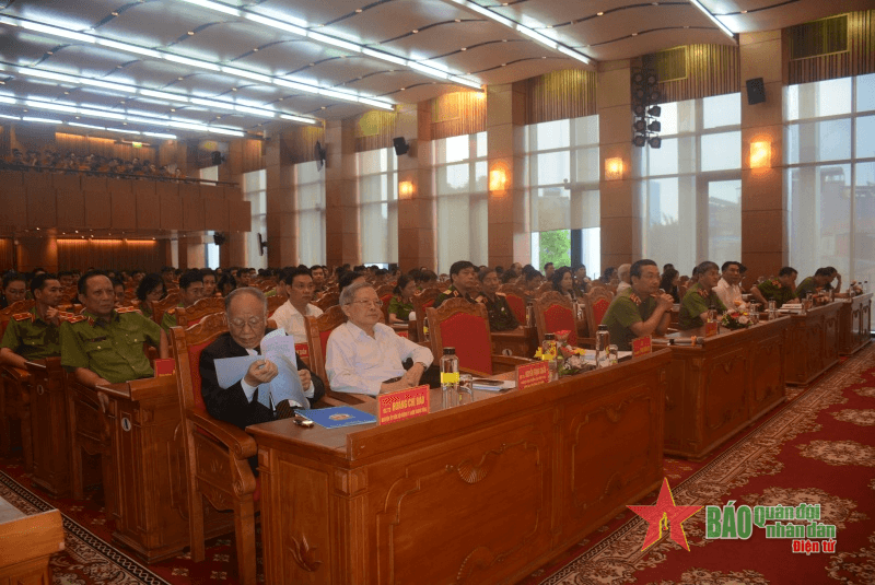 Vận dụng tư tưởng Hồ Chí Minh trong xây dựng lực lượng Công an nhân dân