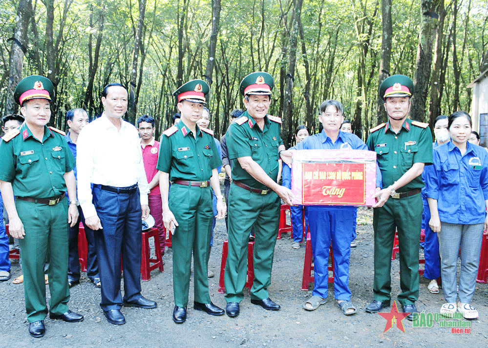 Thượng tướng Võ Minh Lương thăm, kiểm tra Trung đoàn 717