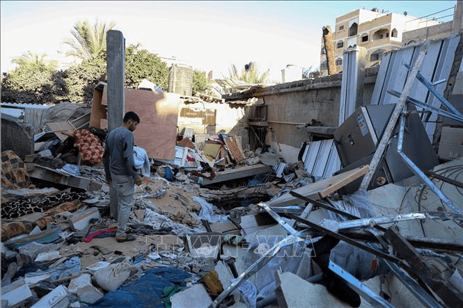 Quân đội Israel lại bất ngờ đột kích vào Dải Gaza