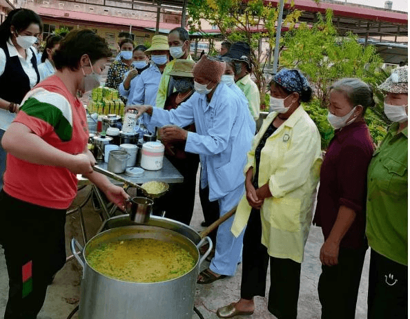 Những bát cháo nghĩa tình