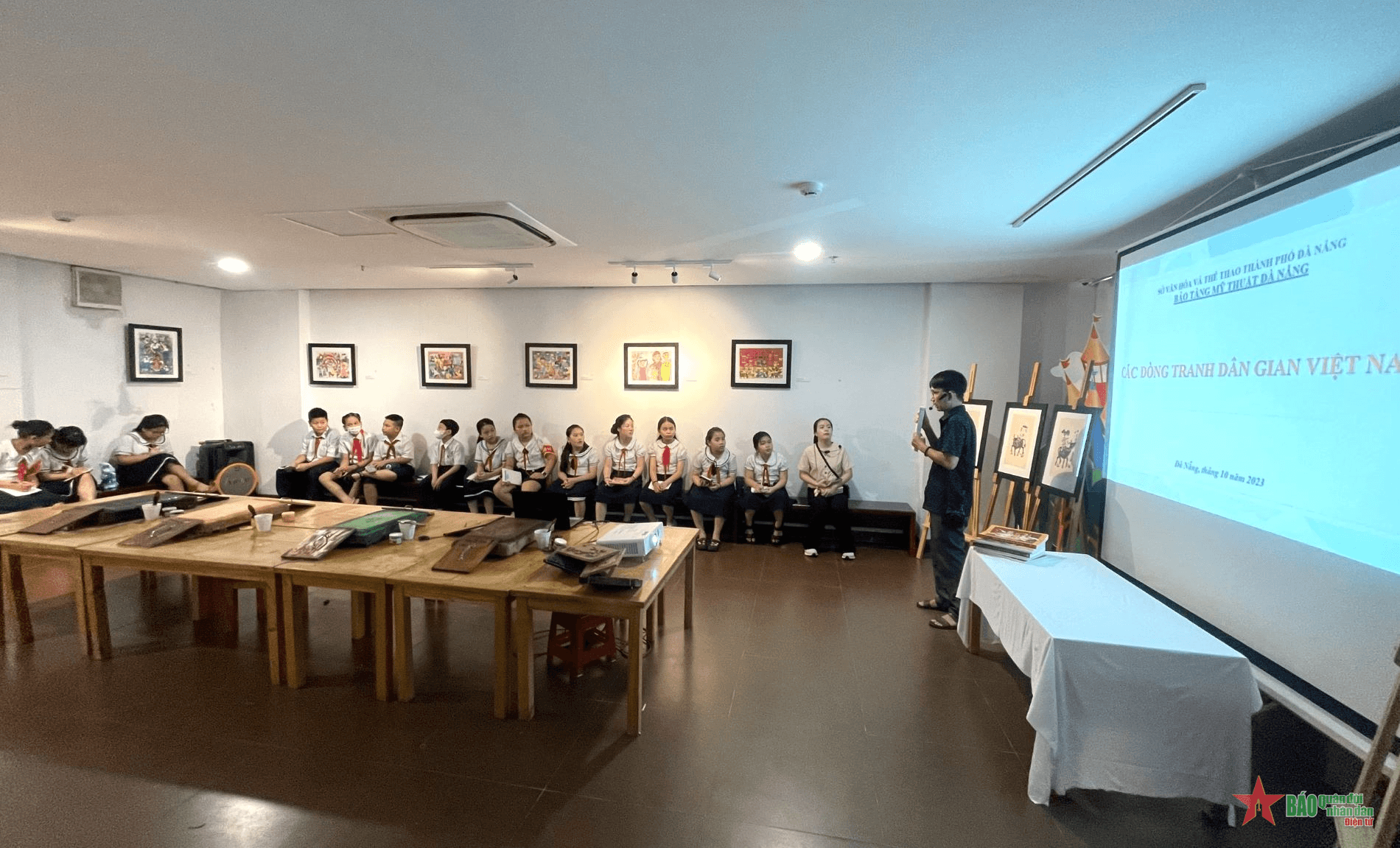 Ươm mầm tình yêu nghệ thuật cho các em học sinh