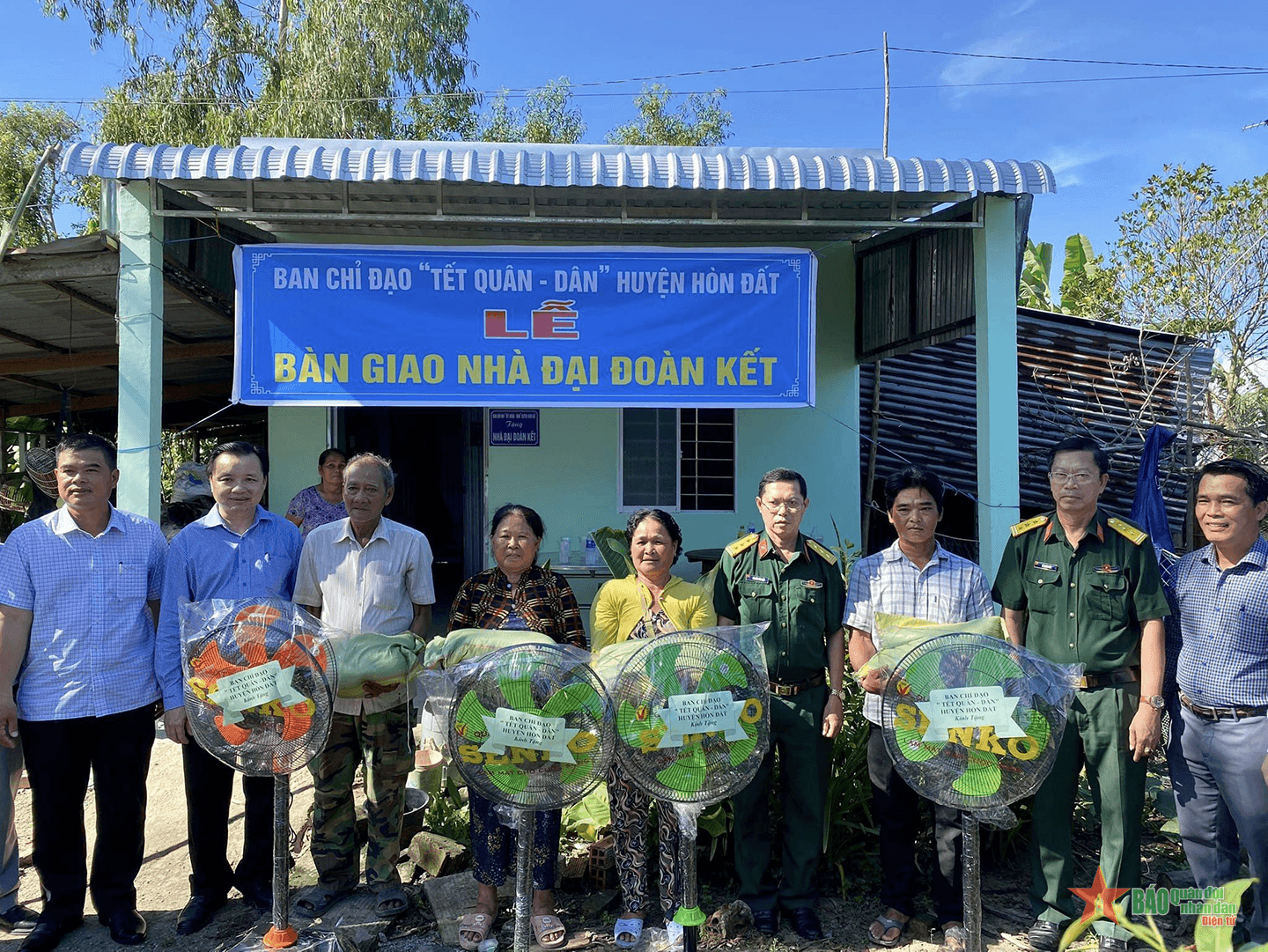 Kiên Giang: Bàn giao 5 căn nhà cho người nghèo dịp Tết Quân-Dân năm 2024