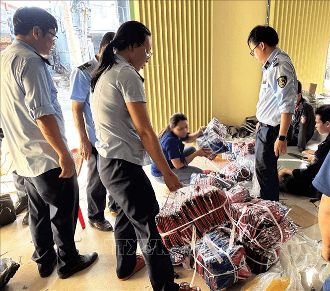 Hà Nam, An Giang: Thu giữ số lượng lớn thuốc lá điện tử, hàng hóa không rõ nguồn gốc xuất xứ