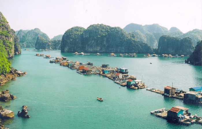 Không được hoạt động tàu, thuyền gắn máy ở vùng nước vui chơi giải trí Cửa Vạn